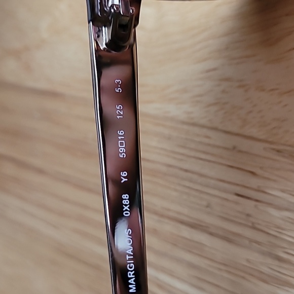 Kate Spade Sunglasses with Case - Picture 6 of 9